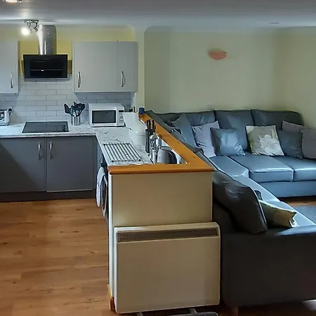 Holiday home Trellee Budock Water